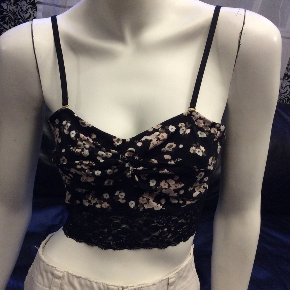 💥3 for $20💥 floral and lace spaghetti strap crop